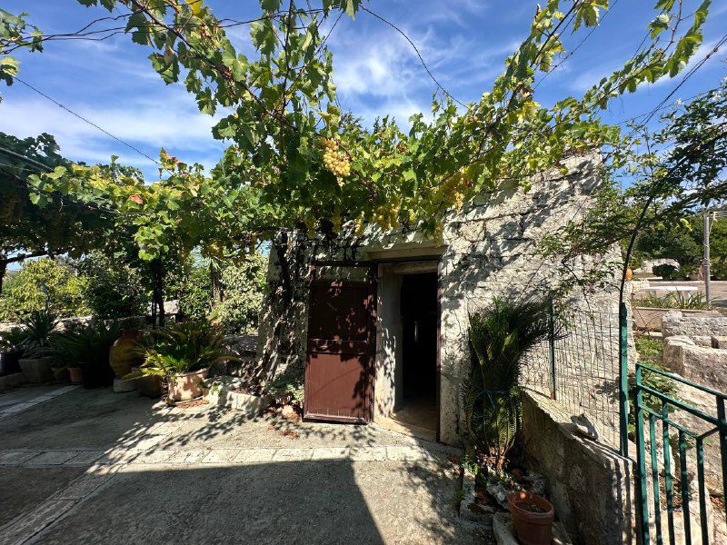 Casa indipendente e trulli