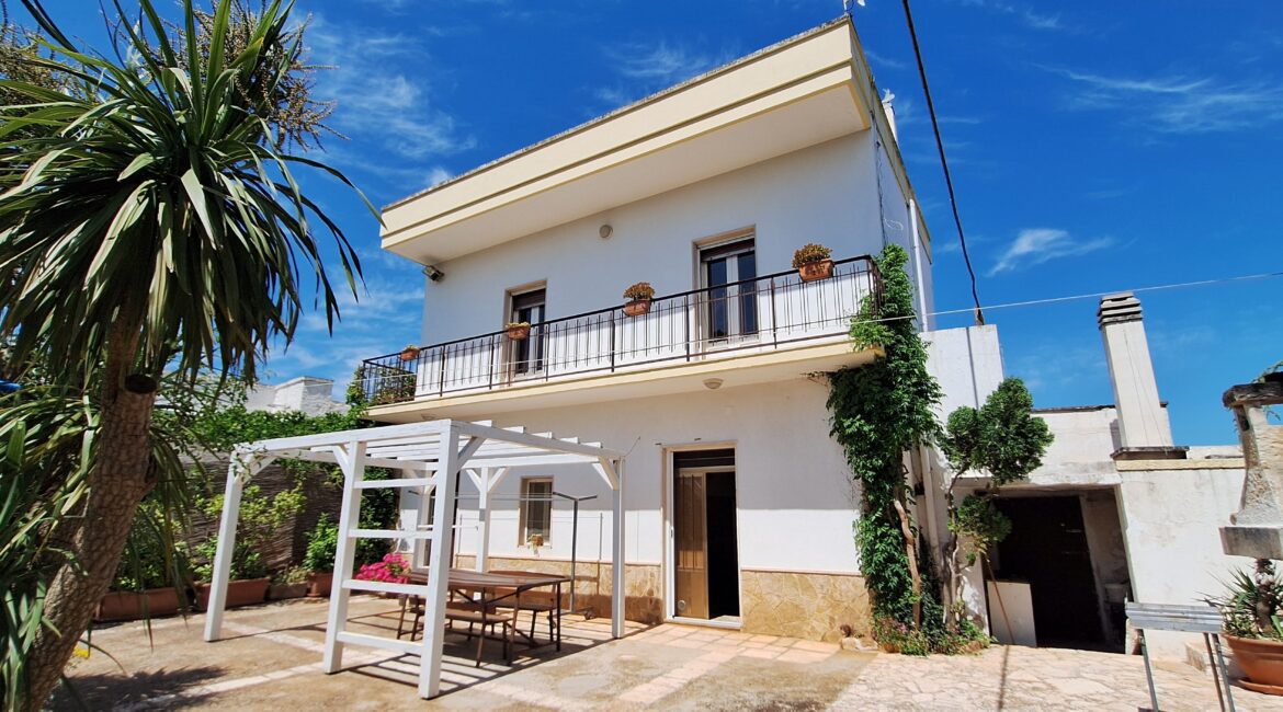 Casa indipendente con trulli