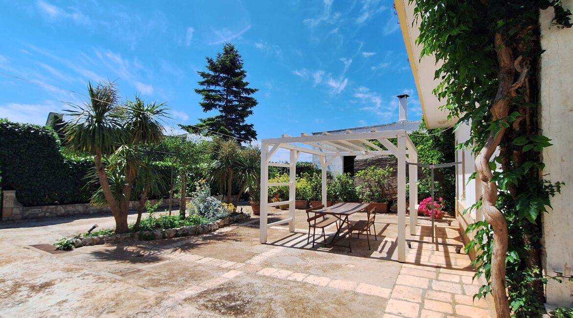 Casa indipendente con trulli