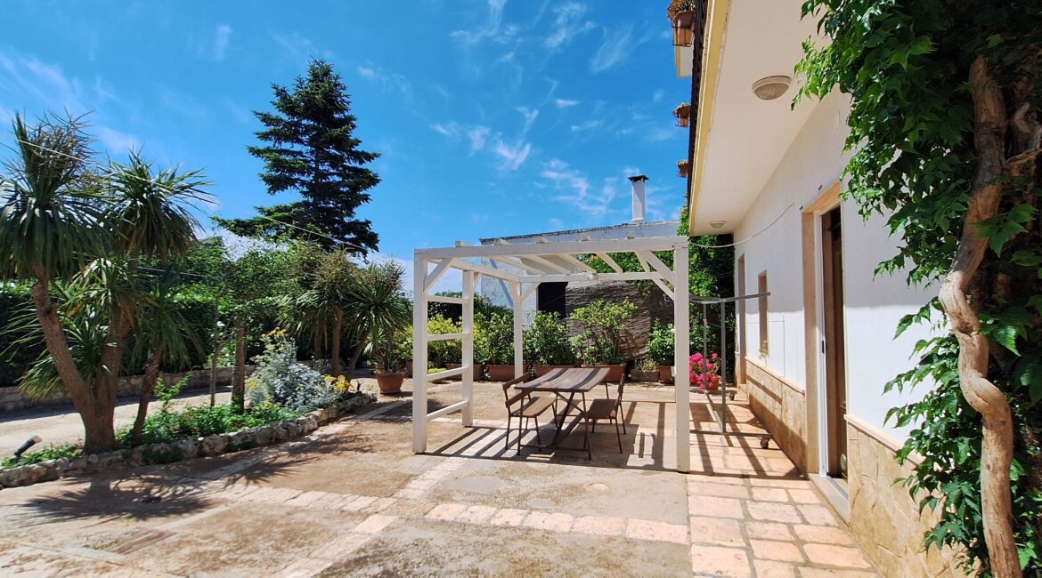 Casa indipendente con trulli