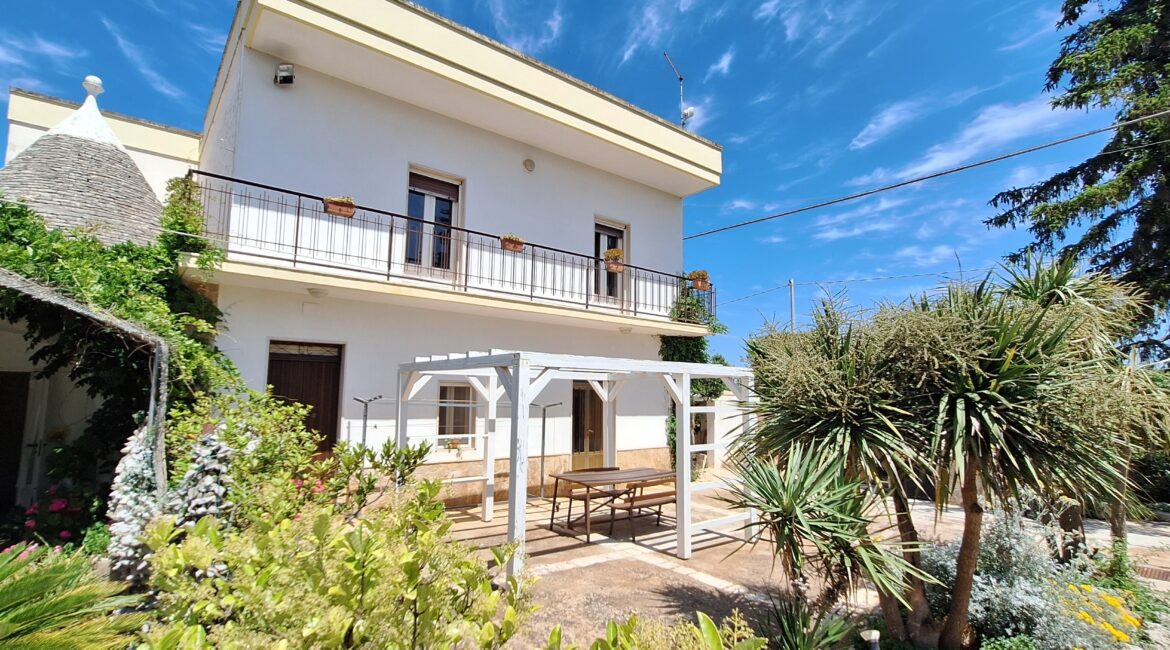Casa indipendente con trulli