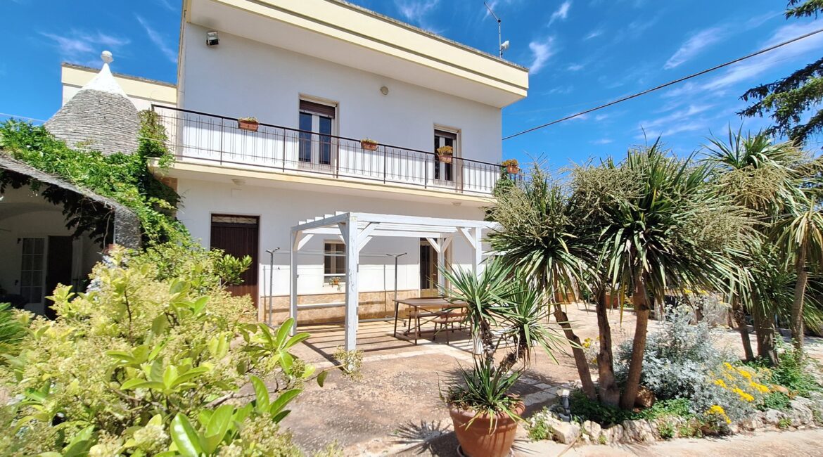 Casa indipendente con trulli